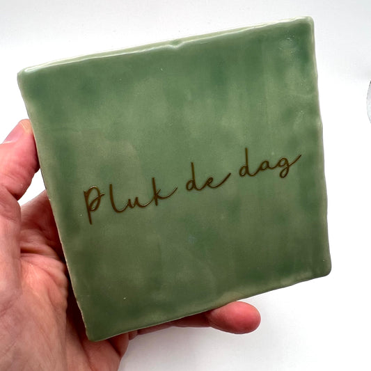 Tegeltje - Pluk de dag (gouden letters)